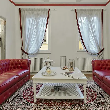 Beneath The Elegant Silhouette Of Duomo * Florencie