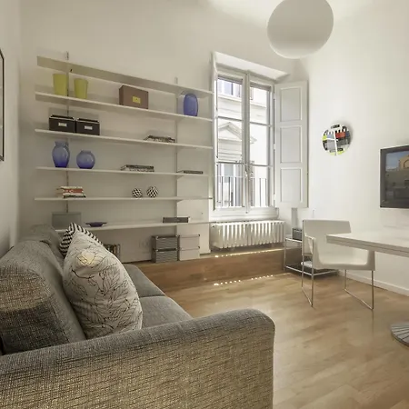 Beneath The Elegant Silhouette Of Duomo Apartmán Florencie