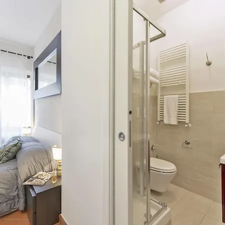 Apartmán Beneath The Elegant Silhouette Of Duomo